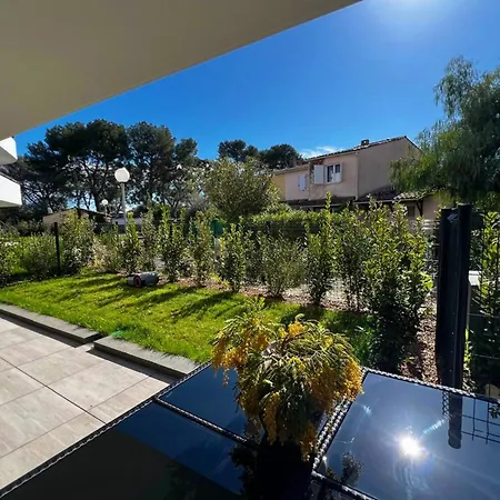 Hébergement de vacances Loubet - En Rez De Jardin - 4 Personnes - Piscine Villeneuve-Loubet