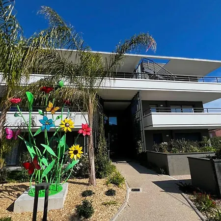 Hébergement de vacances Loubet - En Rez De Jardin - 4 Personnes - Piscine *